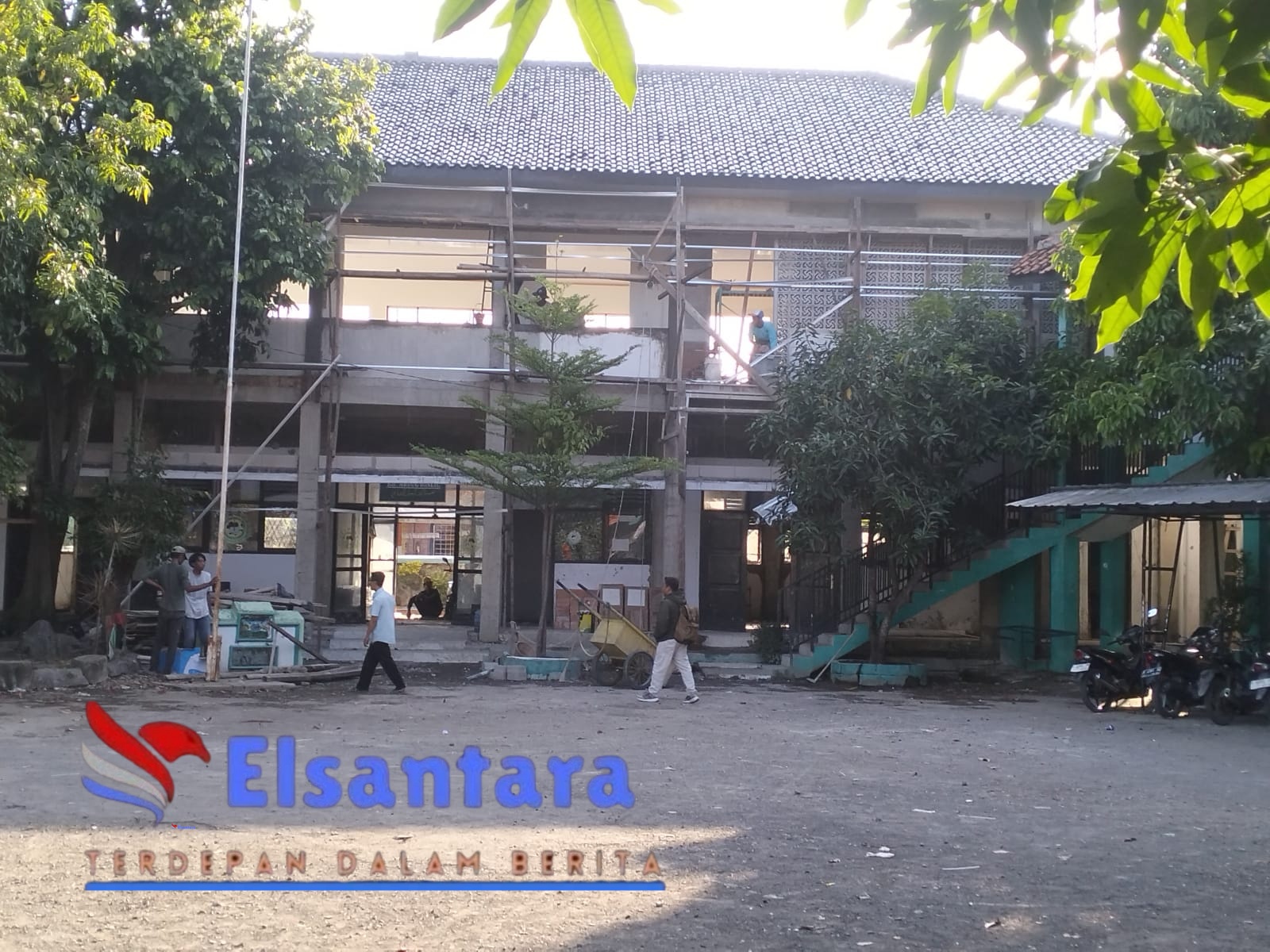 Revitalisasi SMP YABUJA Disorot: Material Diubah, APD Diabaikan, dan Pengawas Hilang — Proyek Rp 930 Juta Diduga Sarat Manipulasi